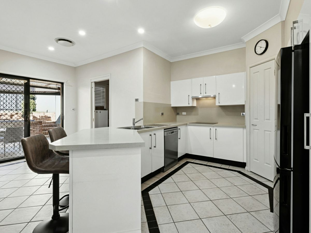 2/12 Yarra Vista Court, Yarrawarrah - image 3