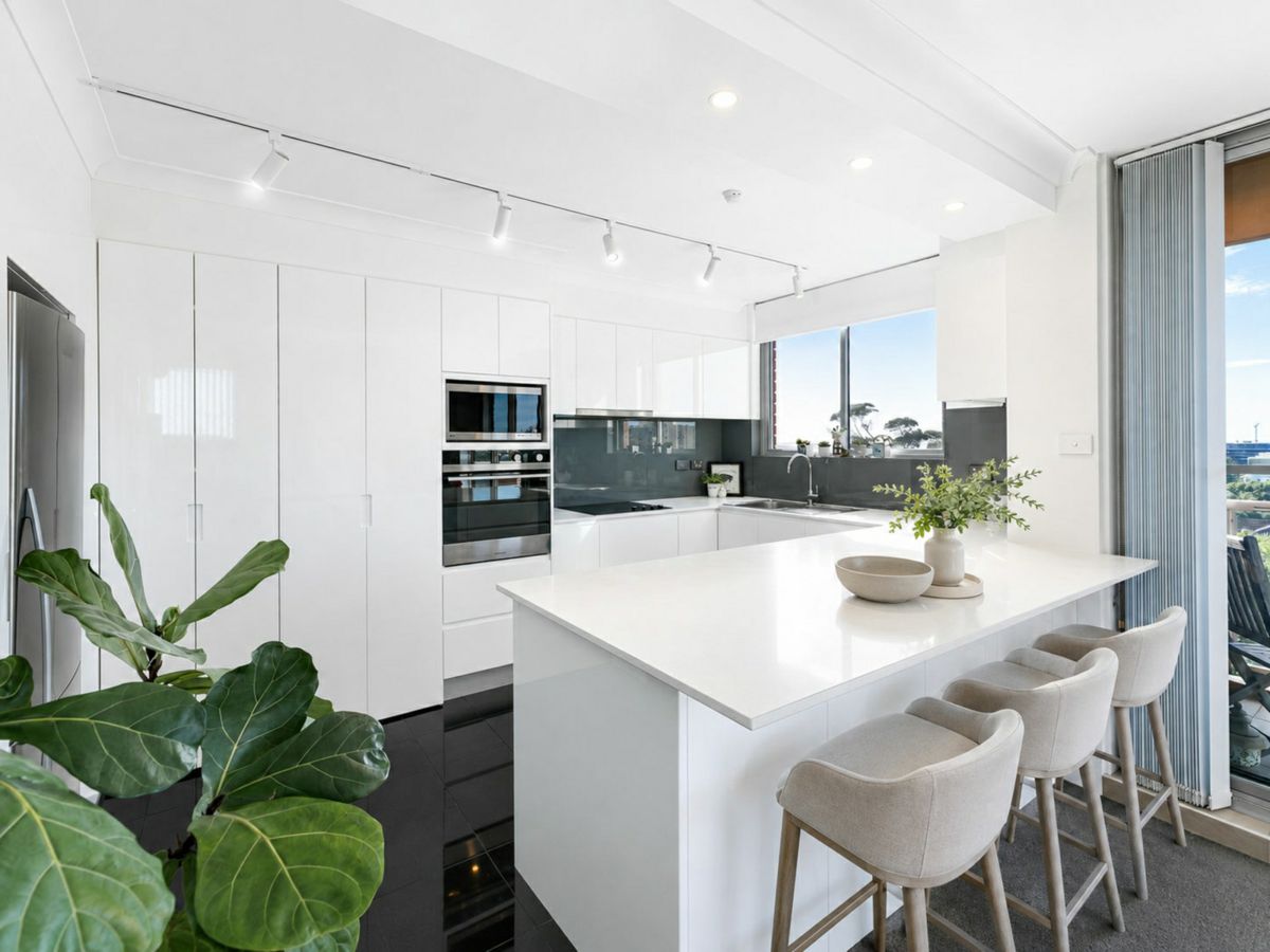 8/21 Burke Road, Cronulla - image 2
