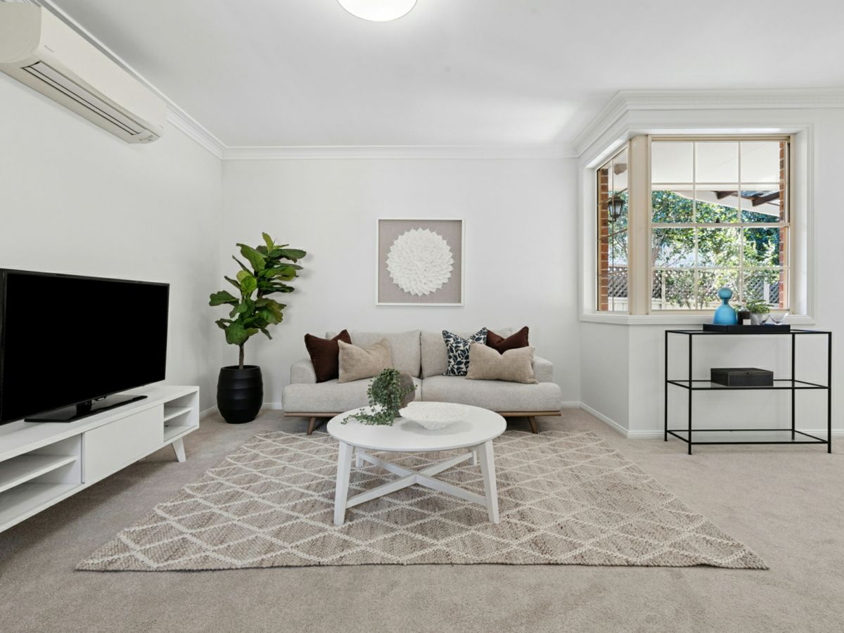 2/2 Premier Street, Gymea - image 1