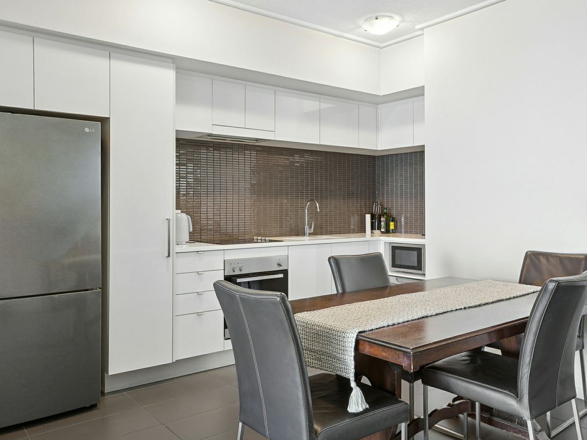 62/2 Kingsway Place, Townsville City - image 2