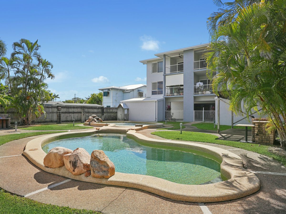 2/65 Cook Street, North Ward - image 1