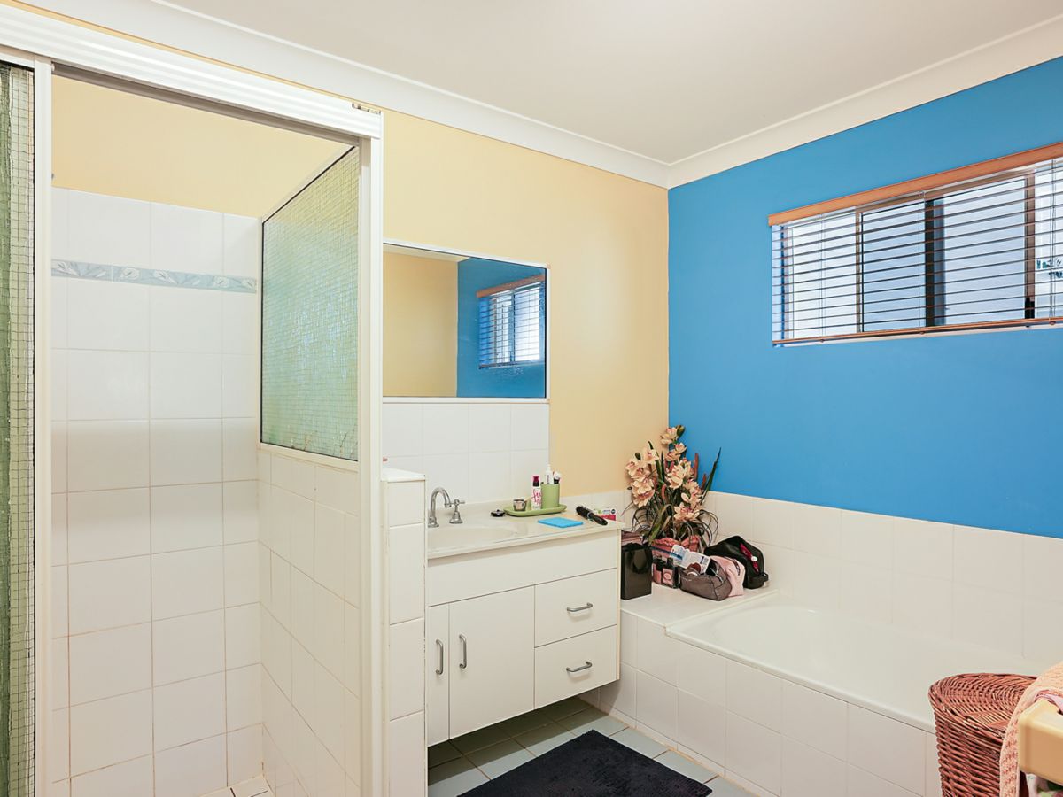 2/65 Cook Street, North Ward - image 3