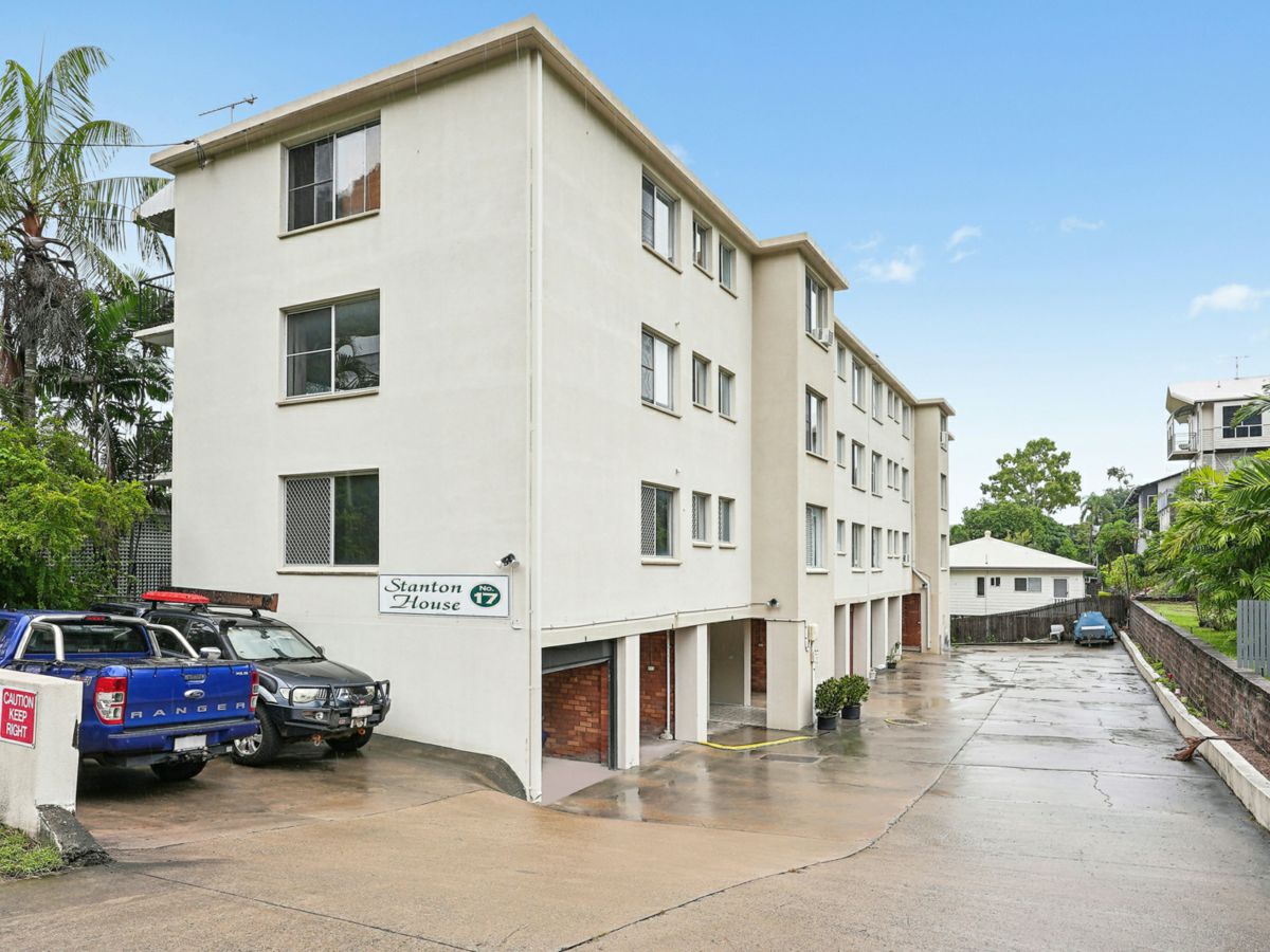 8/17 Stanton Terrace, North Ward - image 1