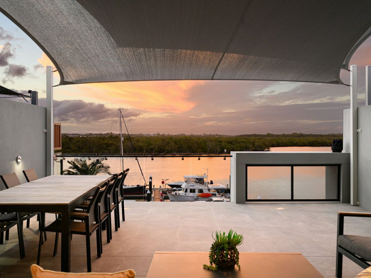 8/2 Marina Promenade, Paradise Point - image 2