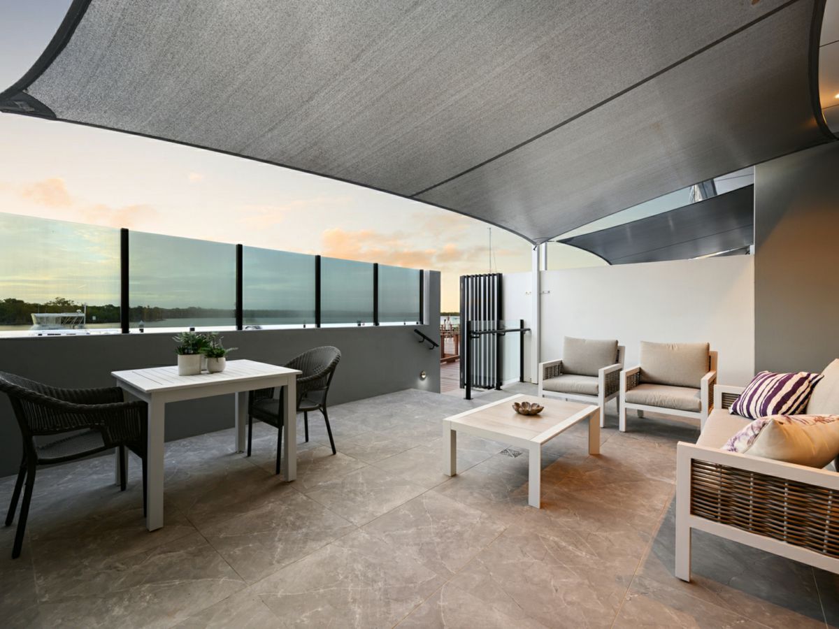 8/2 Marina Promenade, Paradise Point - image 2
