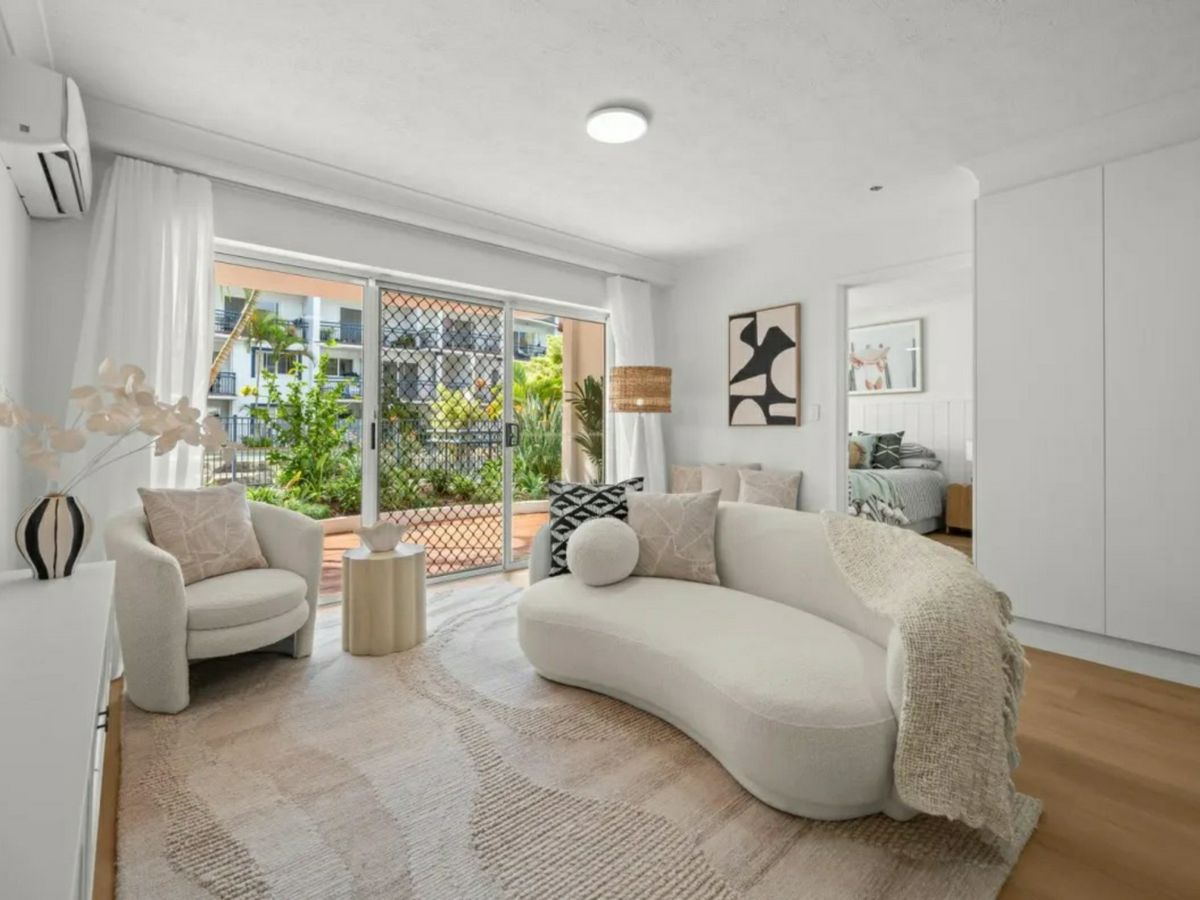 8/150 Marine Parade, Southport - image 2
