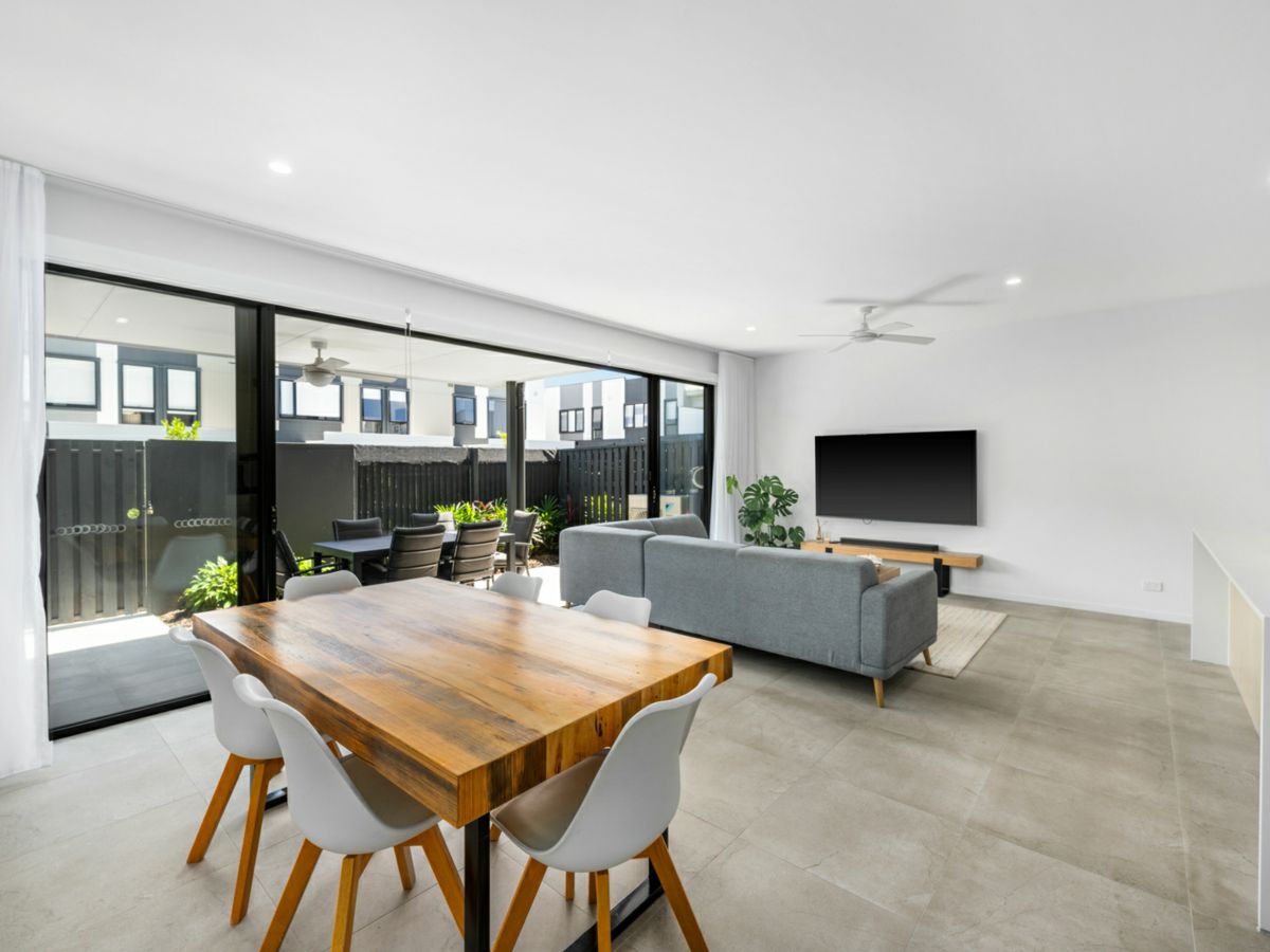 37/35 Grant Avenue, Hope Island - image 1