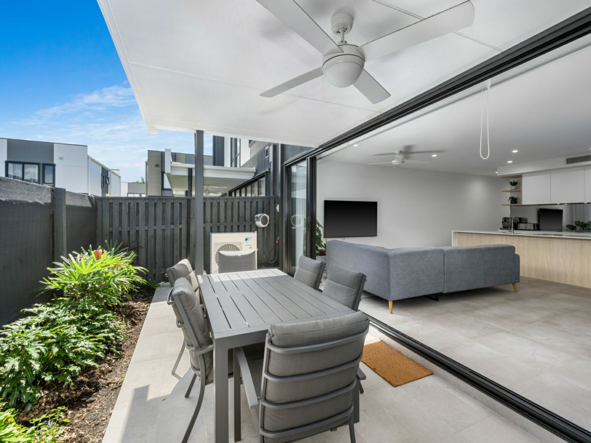 37/35 Grant Avenue, Hope Island - image 2