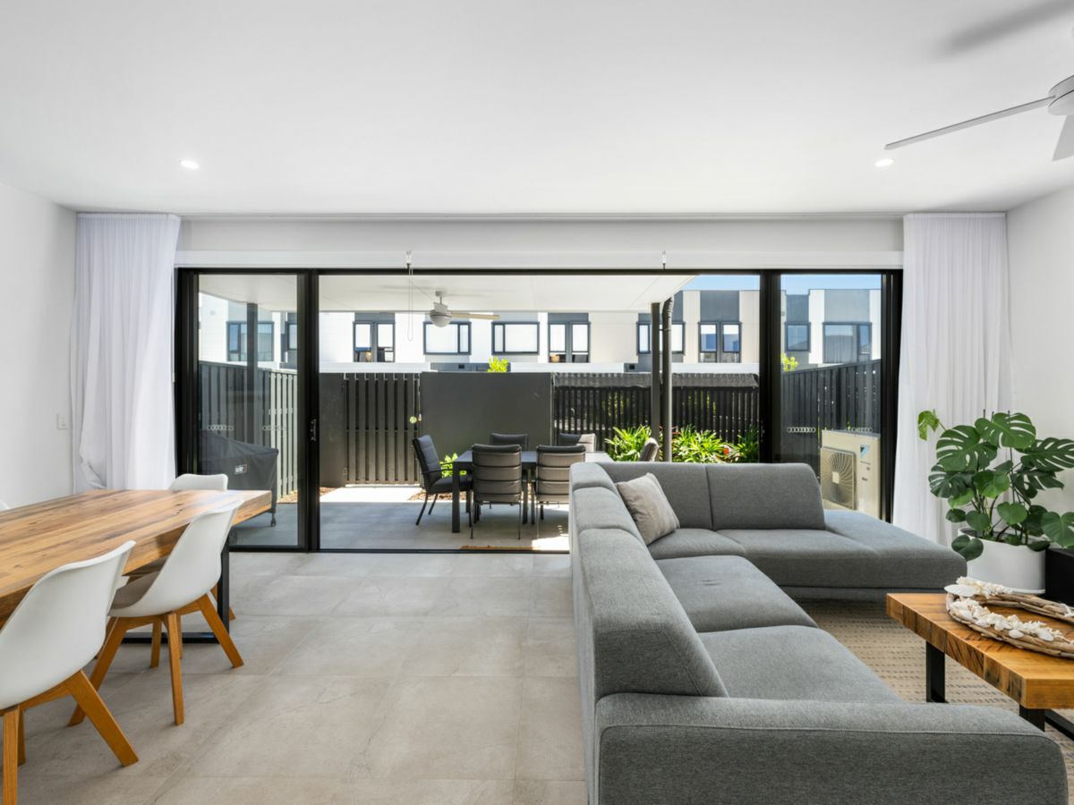 37/35 Grant Avenue, Hope Island - image 3