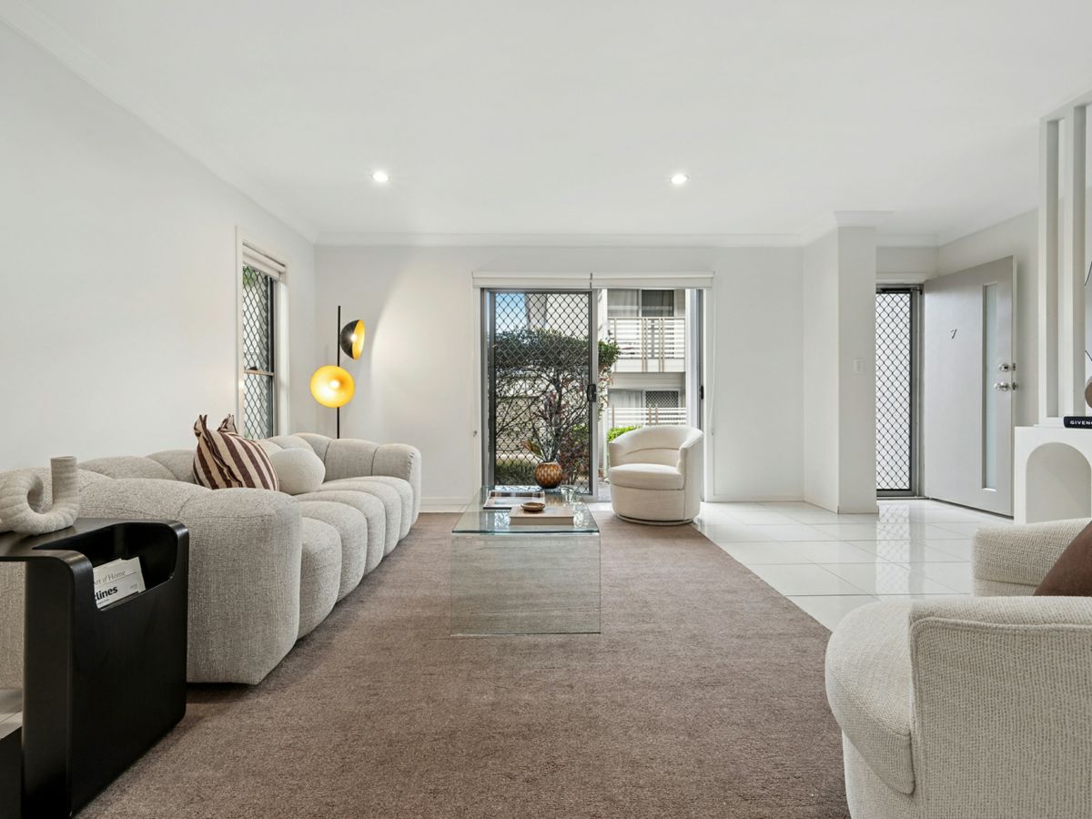 7/200 Meadowlands Road, Carina - image 3