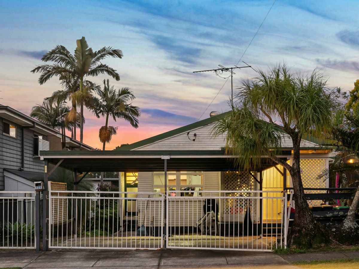 129 Waverley Road, Taringa - image 1
