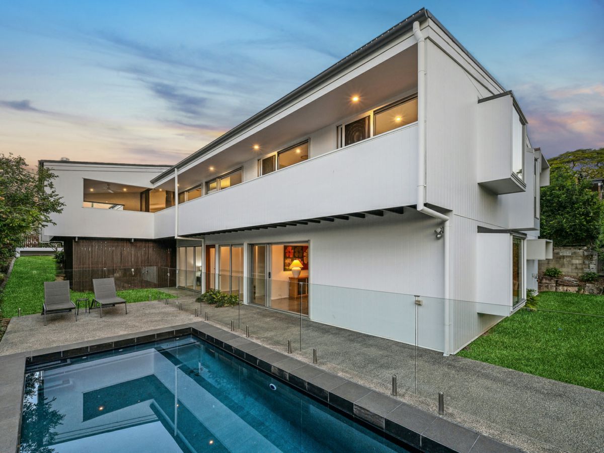 16 Lilley Road, Bardon - image 2