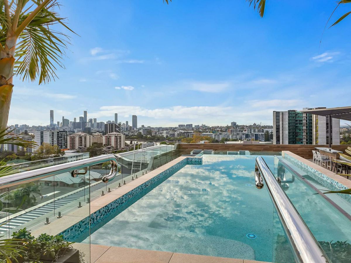 702/24 Augustus Street, Toowong - image 1