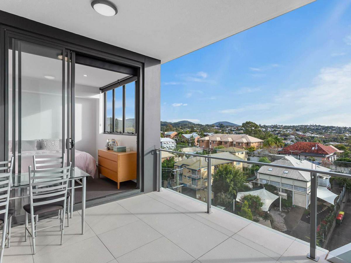 702/24 Augustus Street, Toowong - image 2