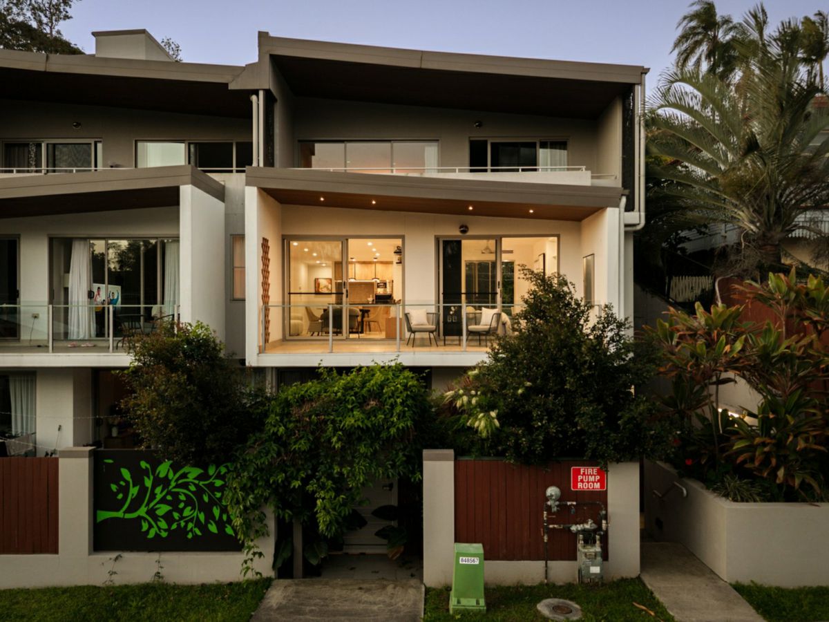 8/15 Roseglen Street, Greenslopes - image 2