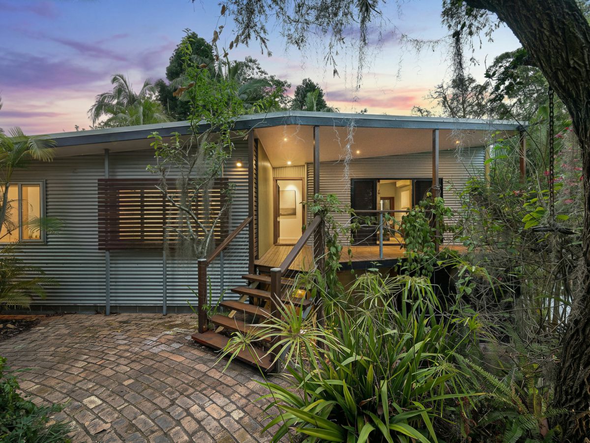 8 Couldrey Street, Bardon - image 1