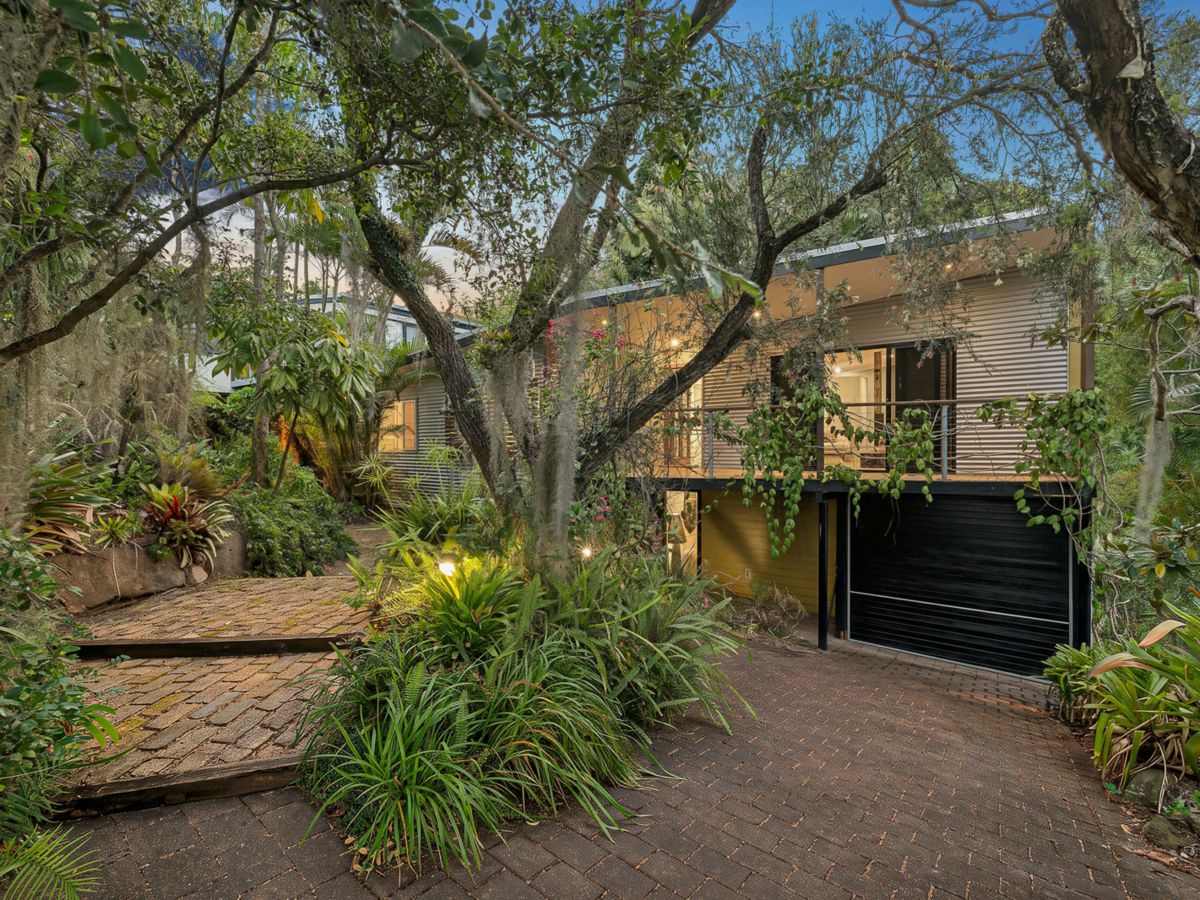 8 Couldrey Street, Bardon - image 2