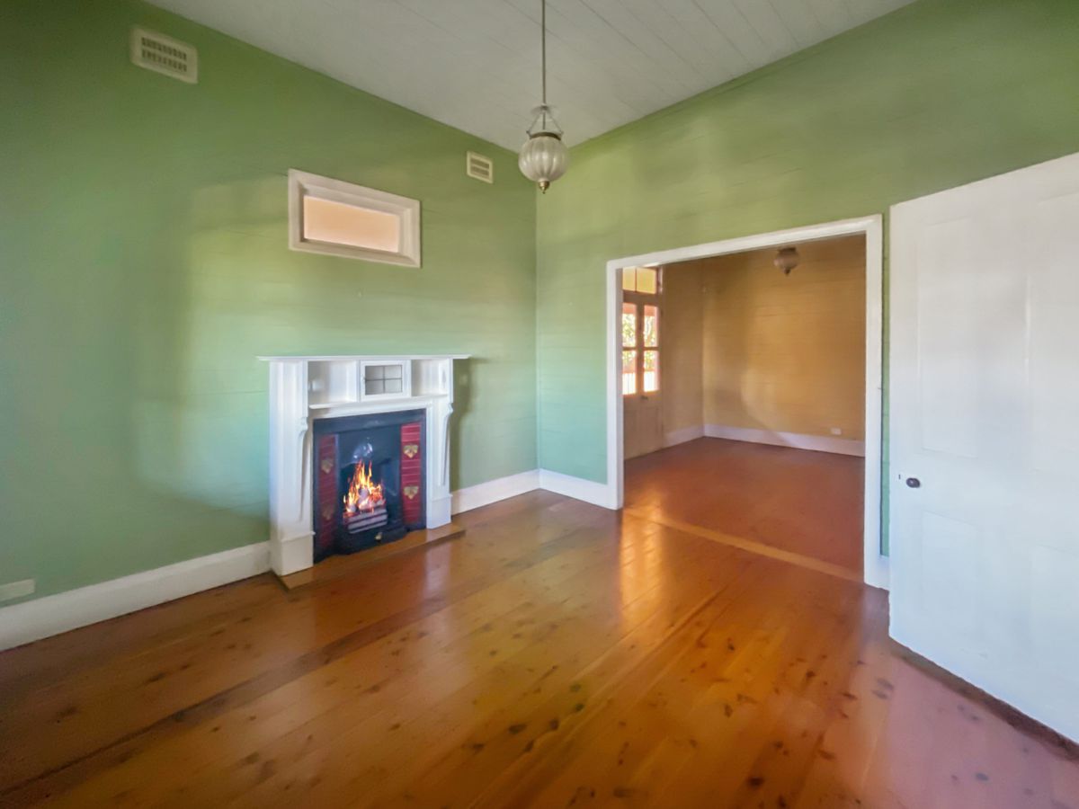 36 Frances Road, Putney - image 3