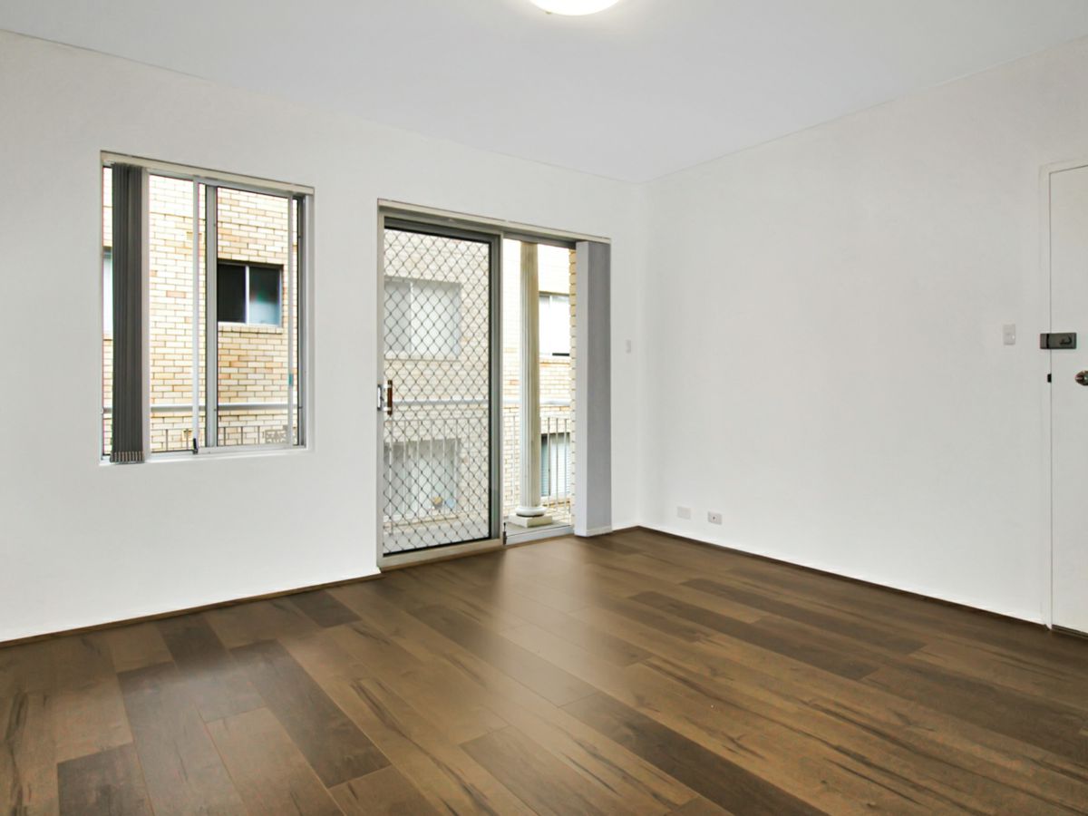 4/12 Pearson Street, Gladesville - image 2