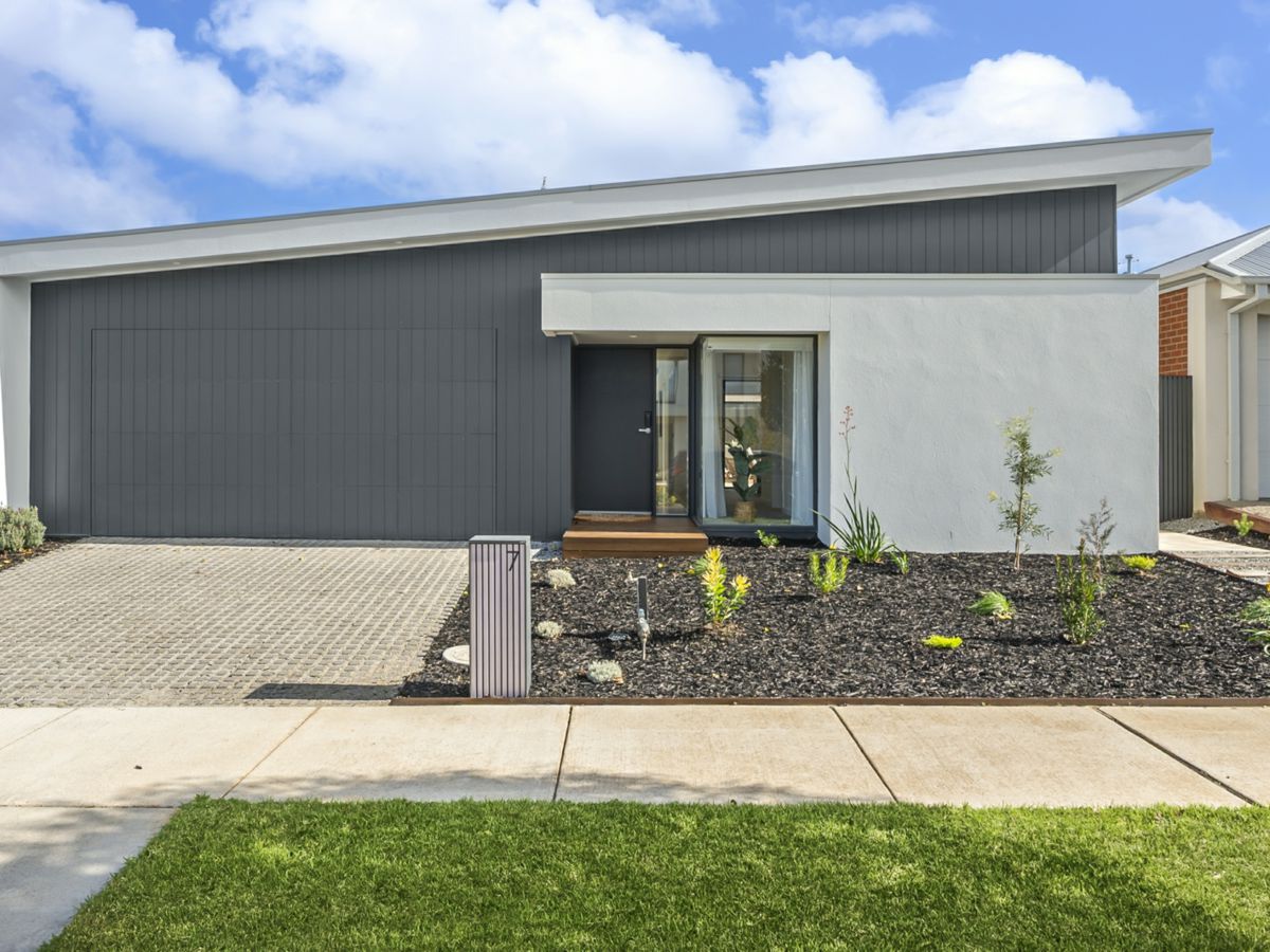 7 Cumulus Avenue, Highton - image 1
