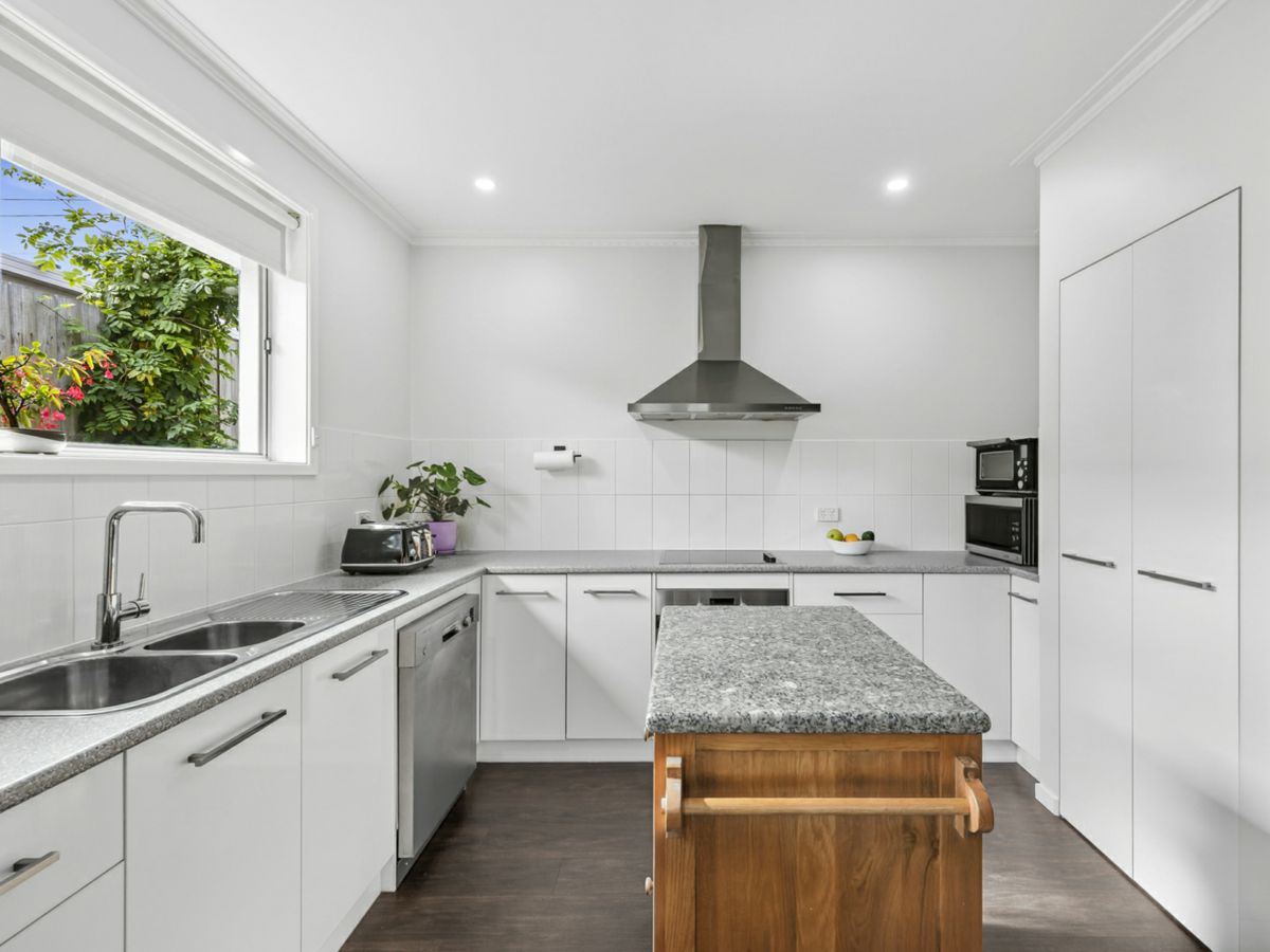1 Katoomba Court, Hamlyn Heights - image 2