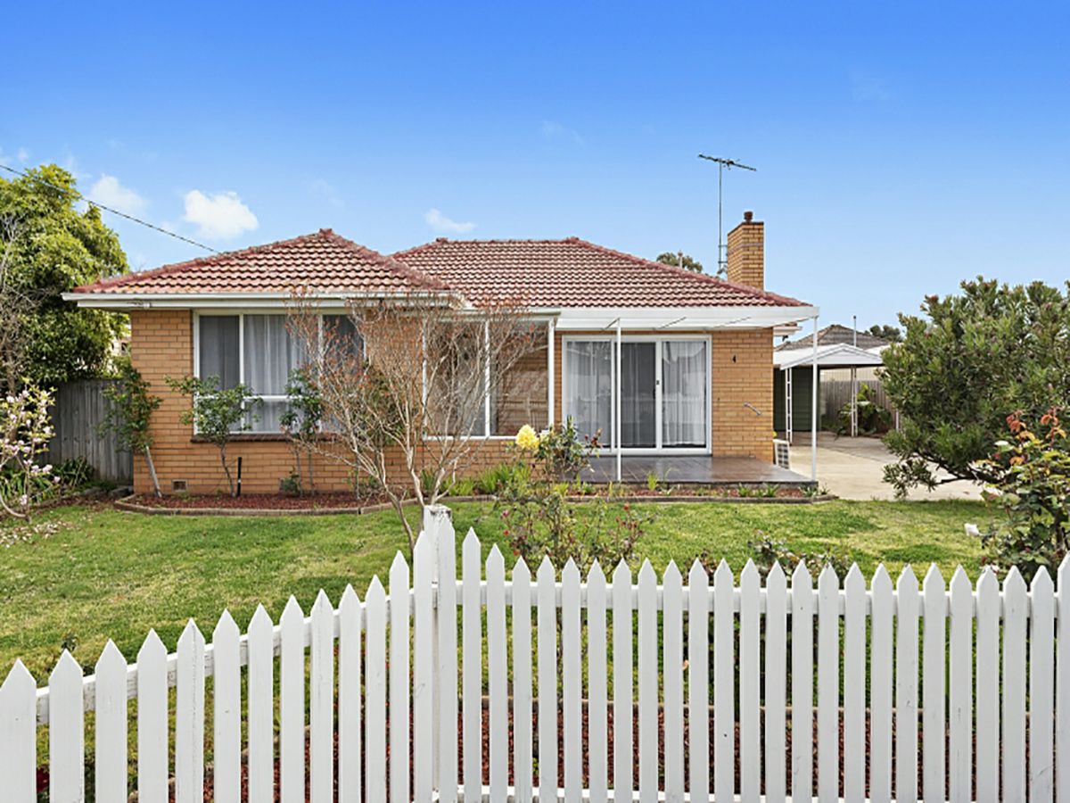 4 Bohan Grove, Belmont - image 1