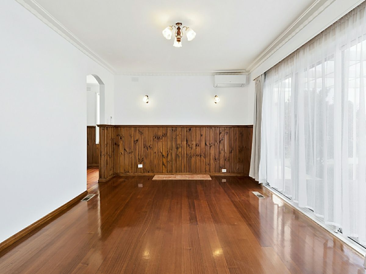 4 Bohan Grove, Belmont - image 2