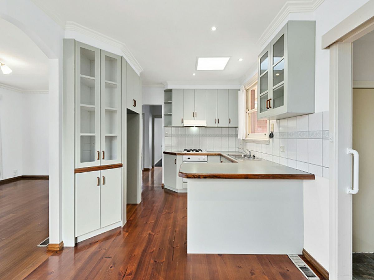 4 Bohan Grove, Belmont - image 3