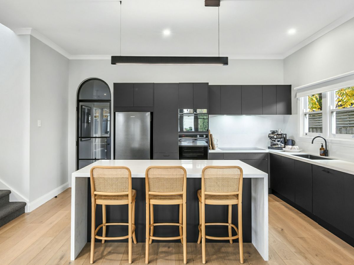 28 Belfast Street, Newtown - image 3