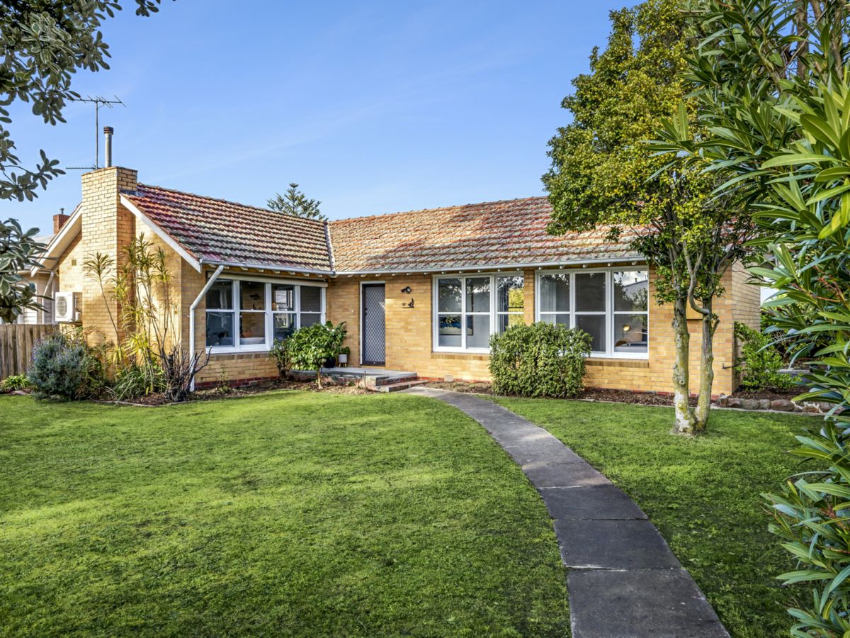 1 Purrumbete Avenue, Manifold Heights - image 1