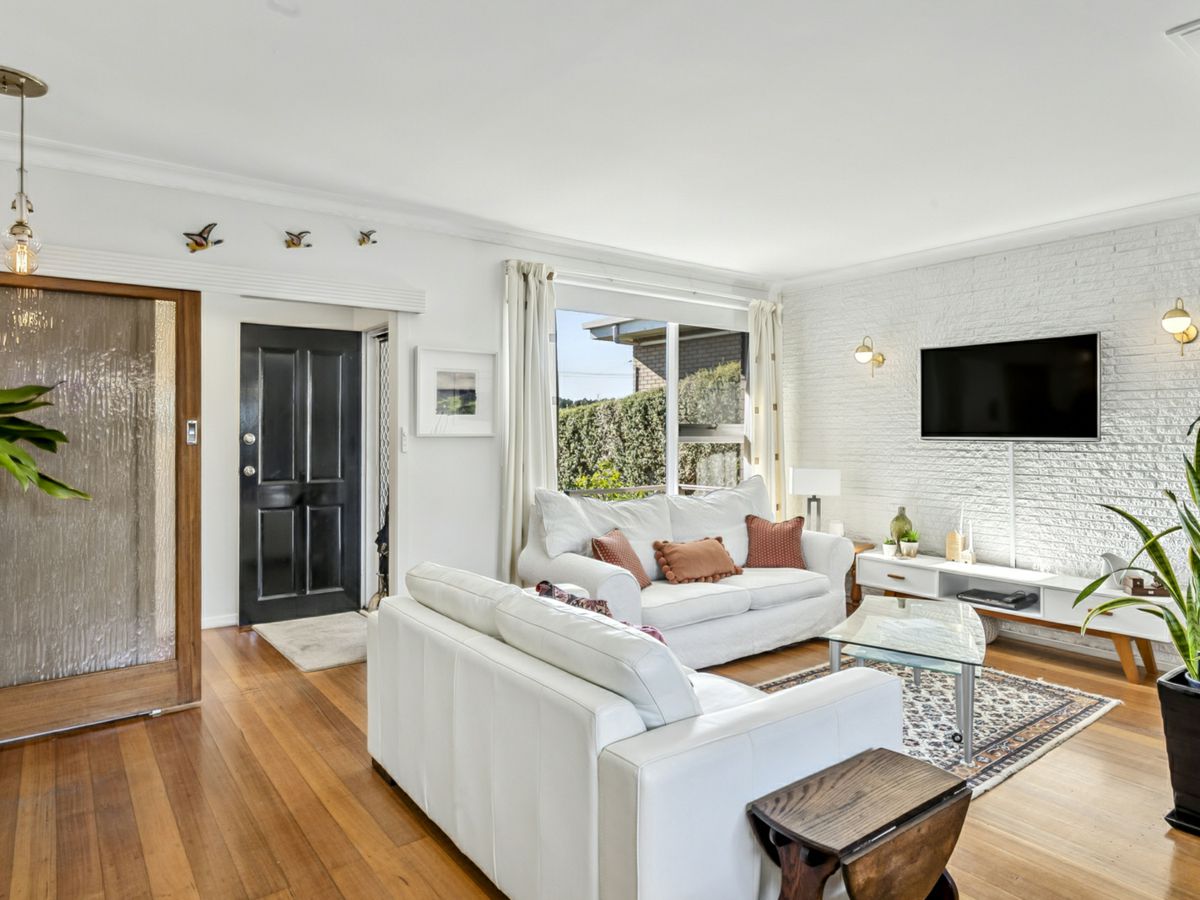 81 Newton Avenue, Bell Post Hill - image 1