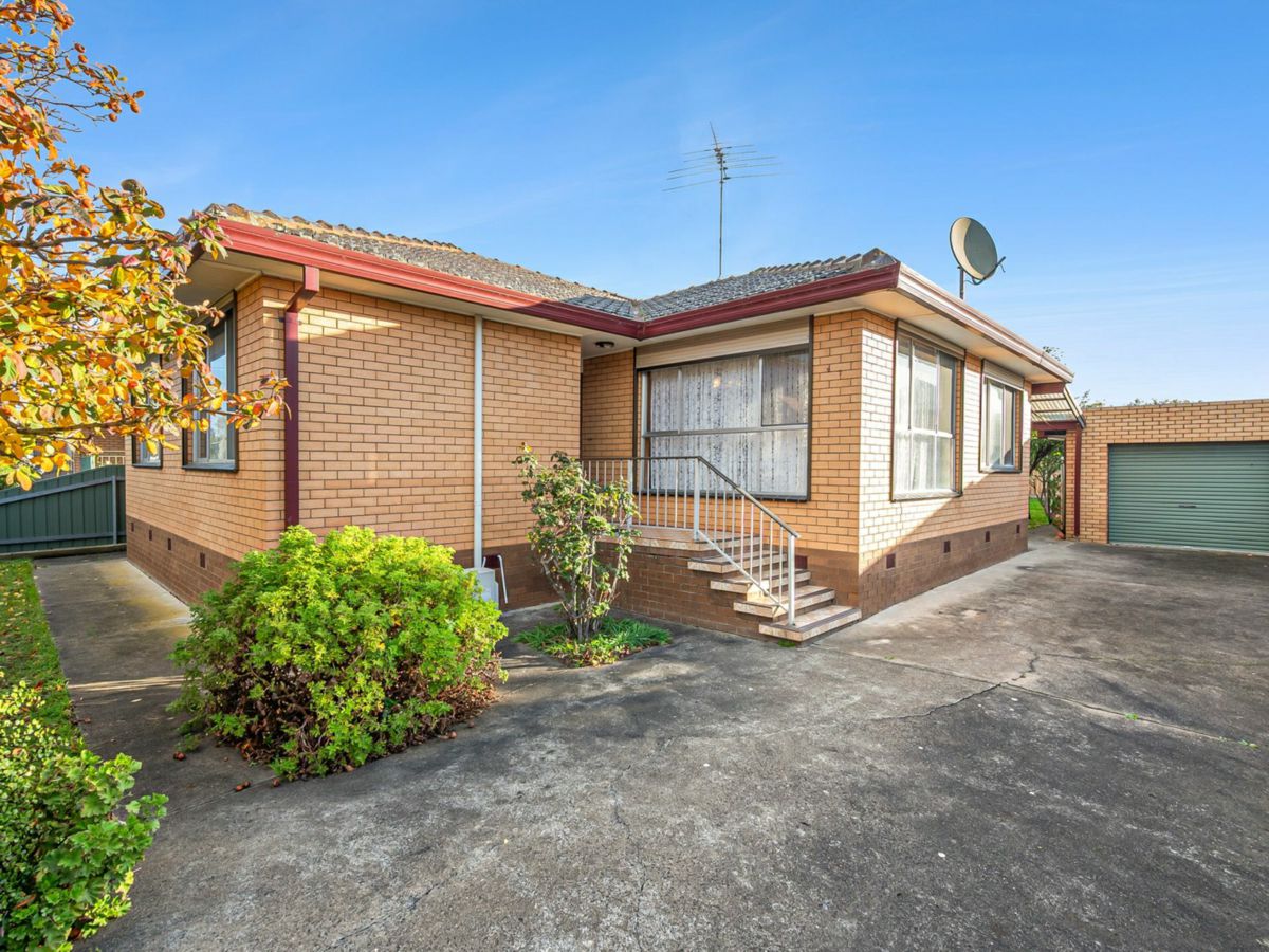 27 Willow Crescent, Bell Park - image 1