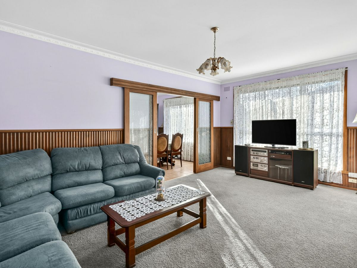 27 Willow Crescent, Bell Park - image 2