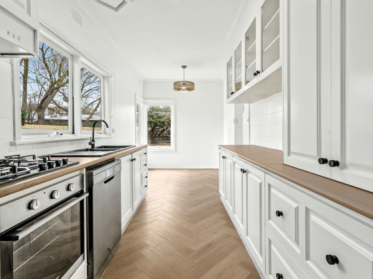 15 College Court, Newtown - image 1