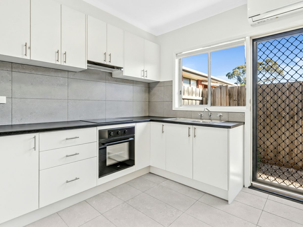 3/105 Ormond Road, East Geelong - image 1
