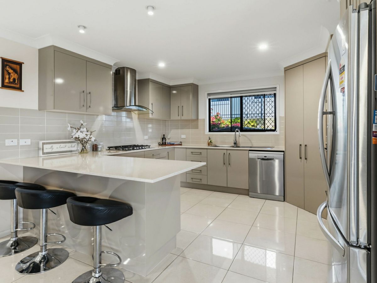 14 Skyline Drive, Norman Gardens - image 2