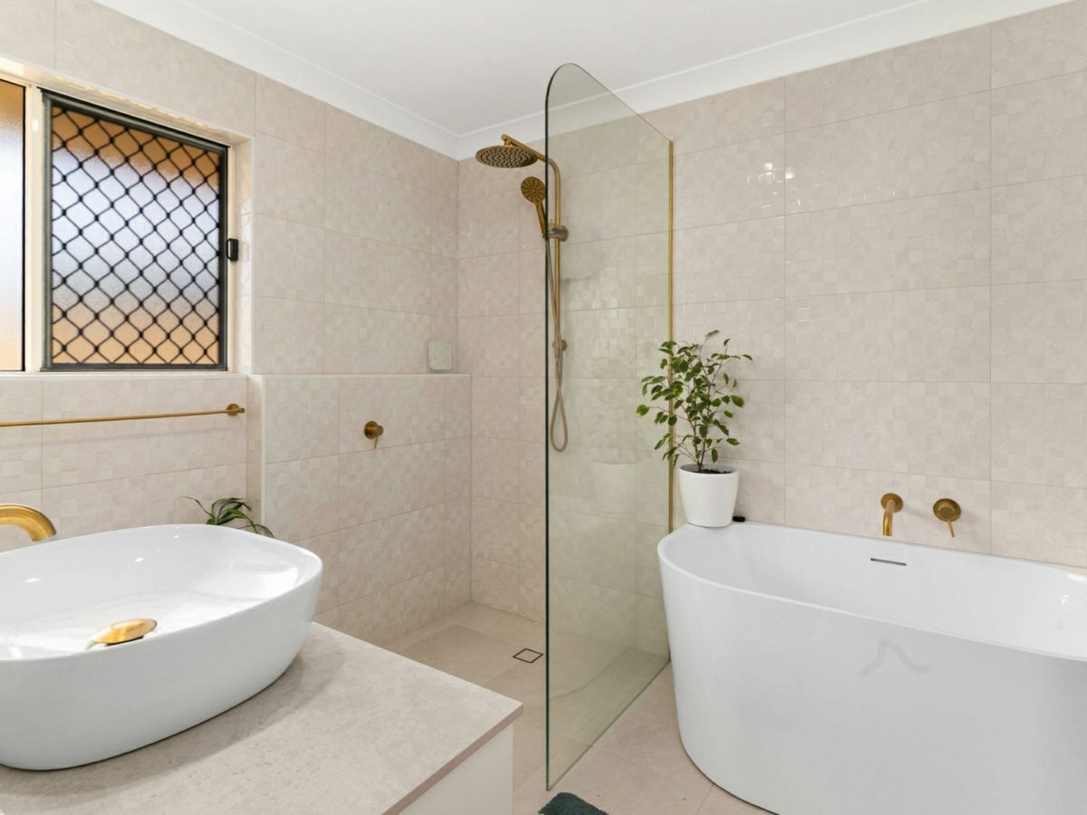 6 Hotham Close, Parkhurst - image 1
