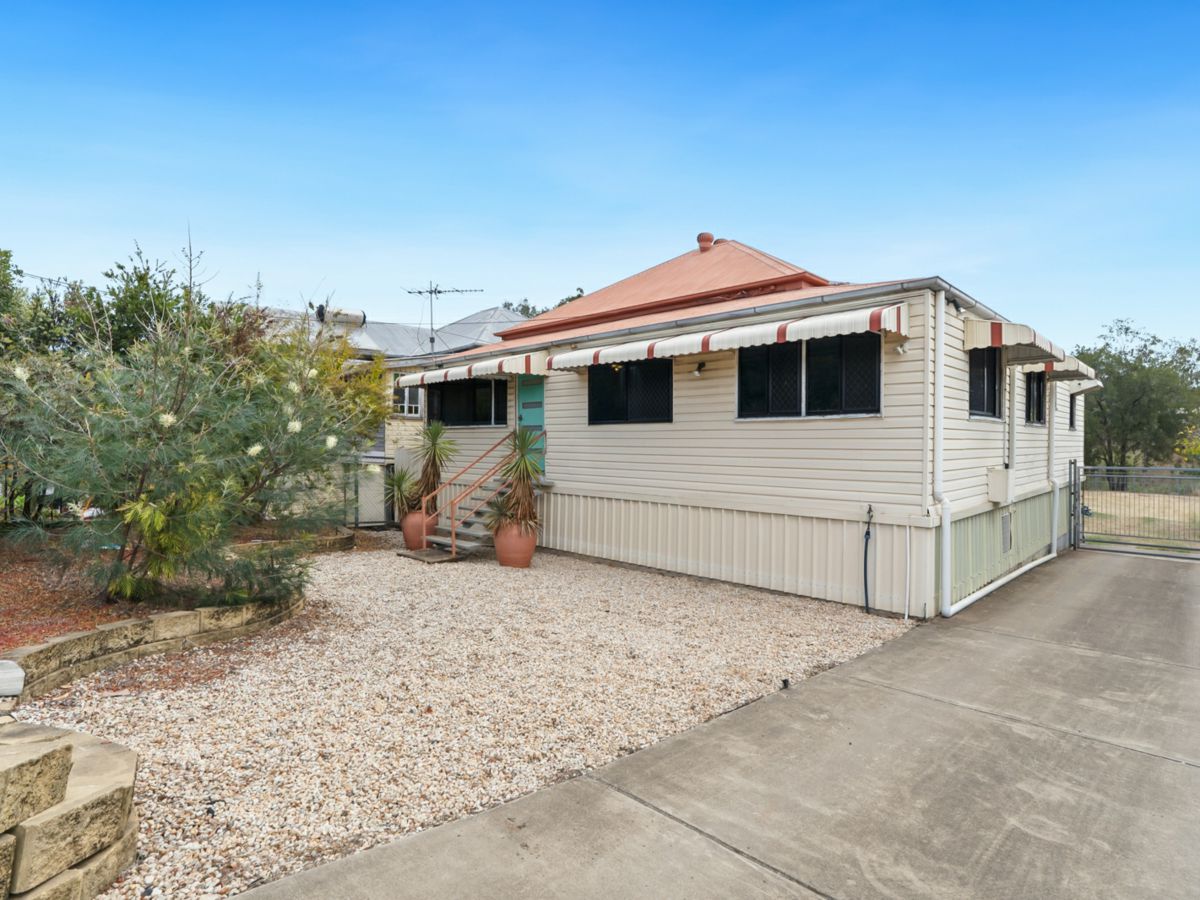 102 James Street, Mount Morgan - image 1