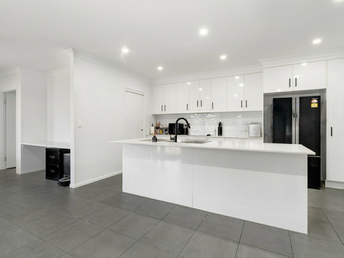 13 Twinview Terrace, Parkhurst - image 2