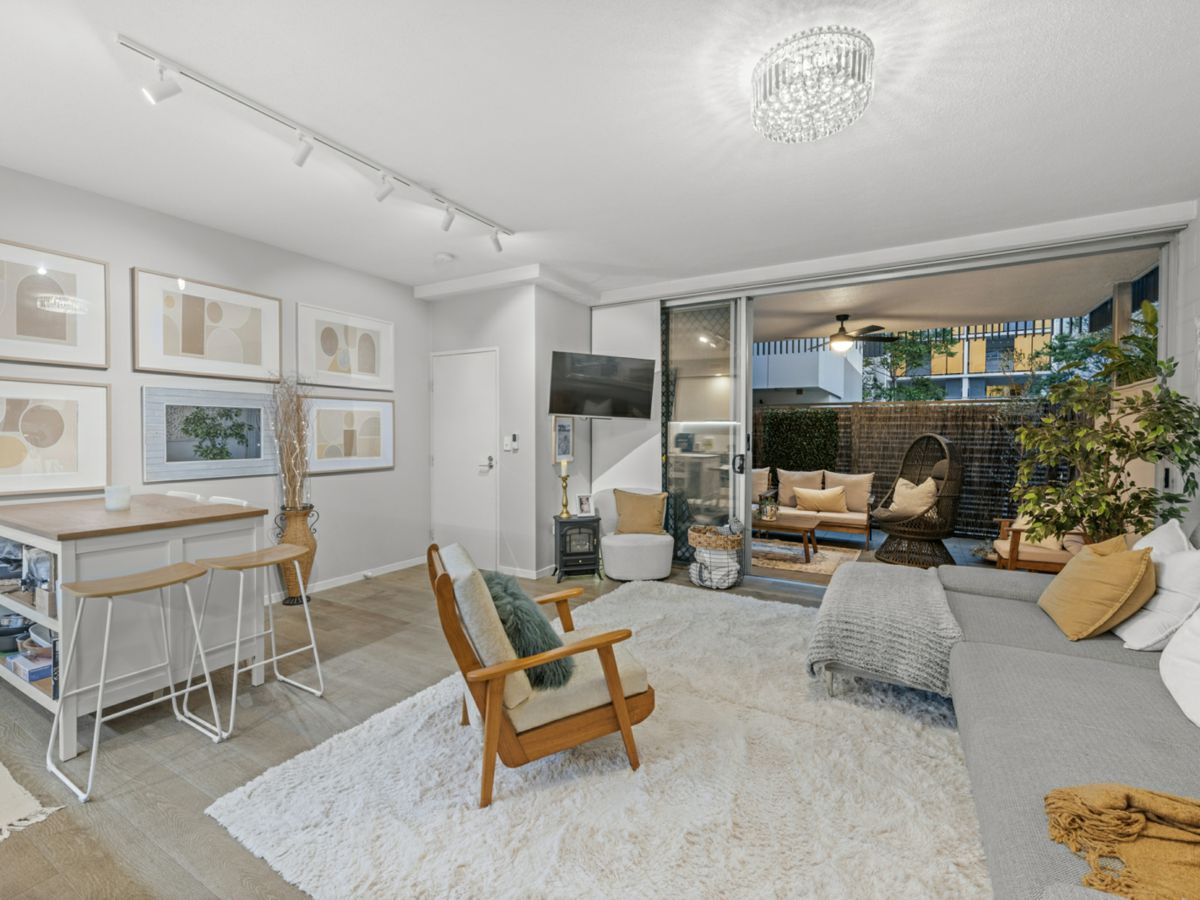 110/28 Masters Street, Newstead - image 1