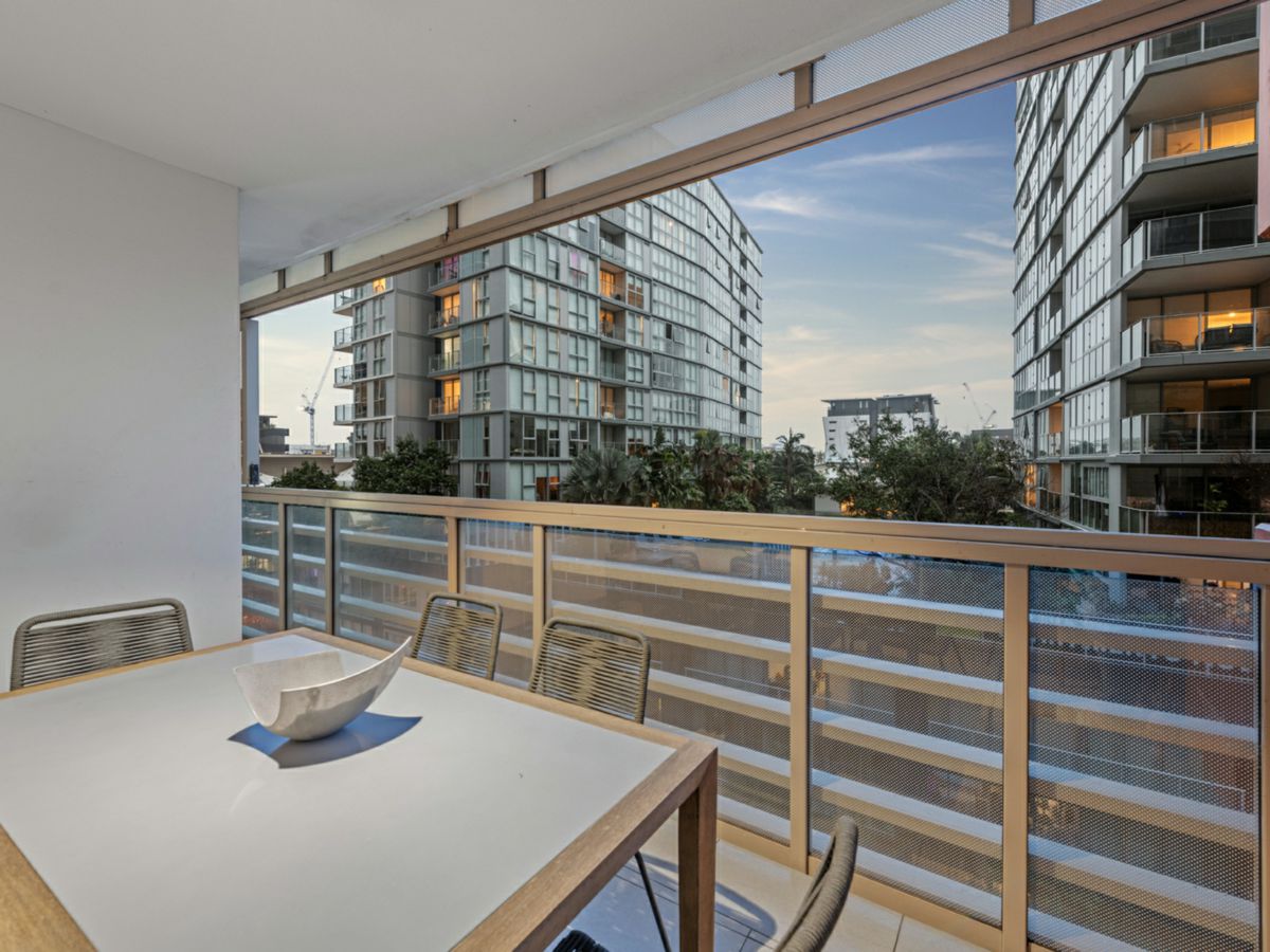 411/70 Longland Street, Newstead - image 3