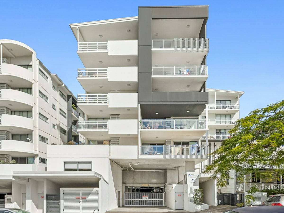 202/13 Isedale Street, Wooloowin - image 1
