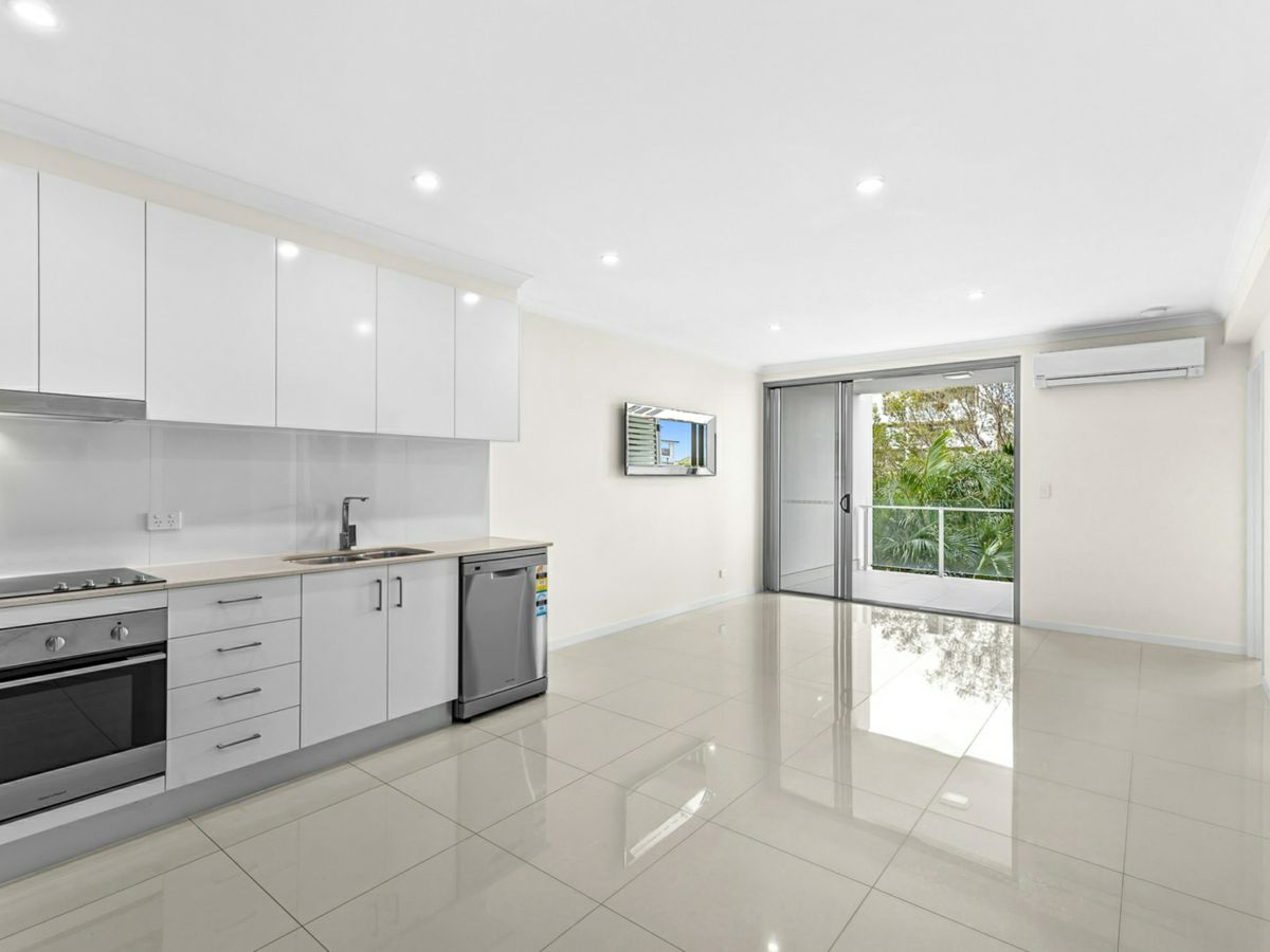202/13 Isedale Street, Wooloowin - image 2