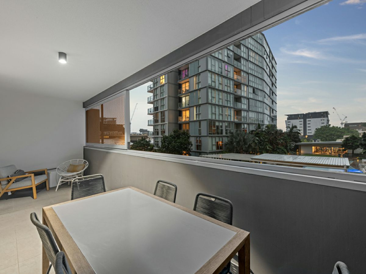 410/70 Longland Street, Newstead - image 2