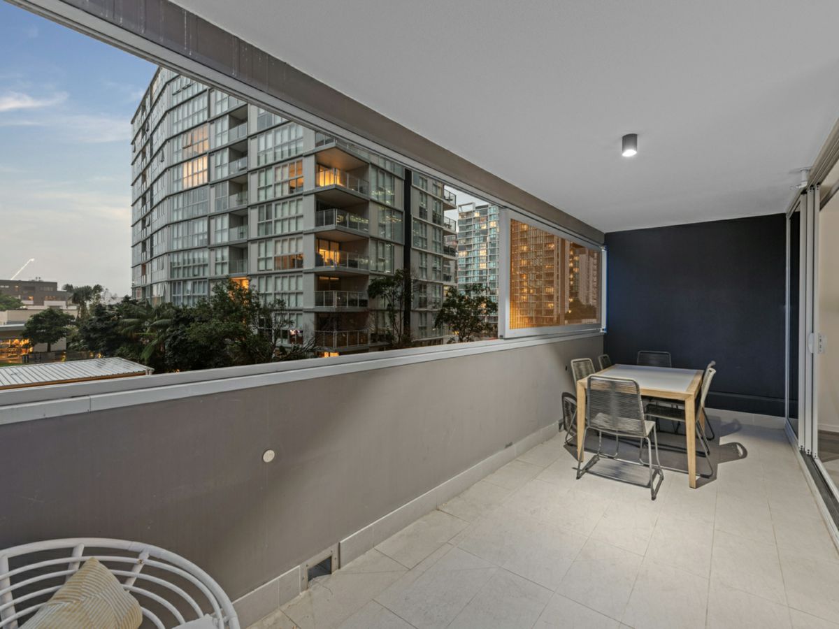 410/70 Longland Street, Newstead - image 3