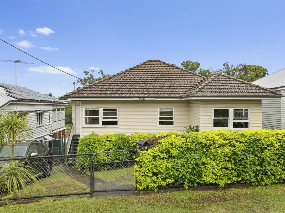 15 Lilley Road, Bardon - image 1