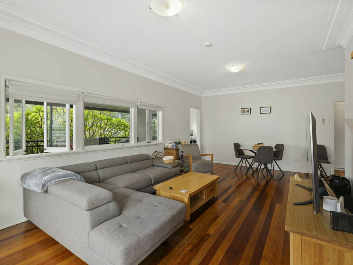 15 Lilley Road, Bardon - image 2