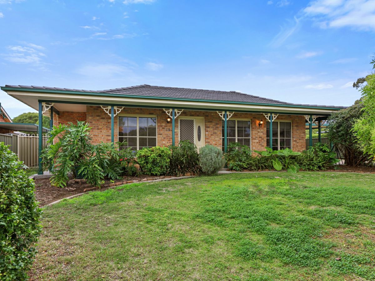 19 Honeysuckle Crescent, Scone - image 1
