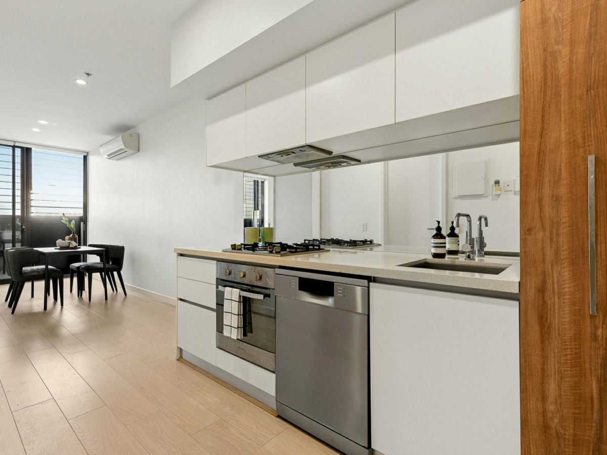 502/35 Malcolm Street, South Yarra - image 2