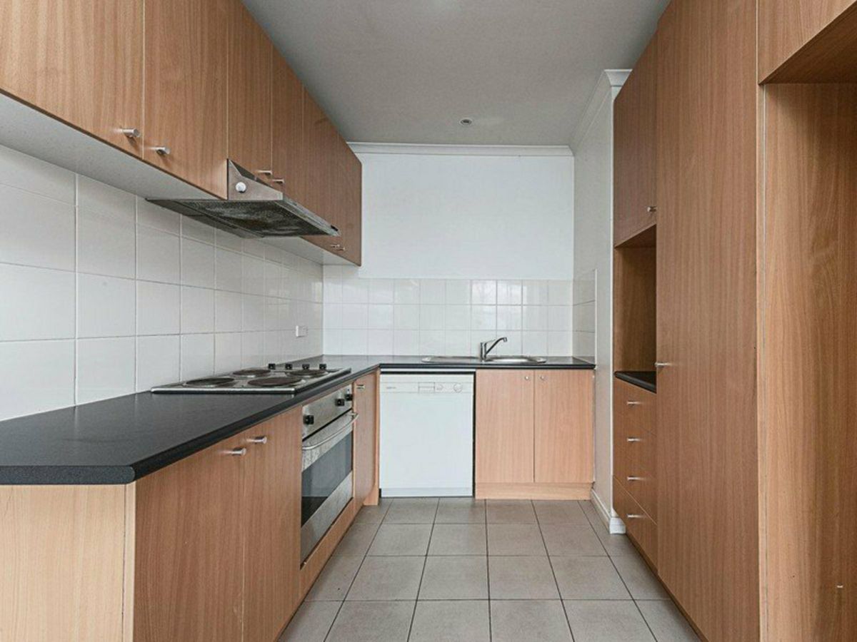 8/197 Inkerman Street, St Kilda - image 2